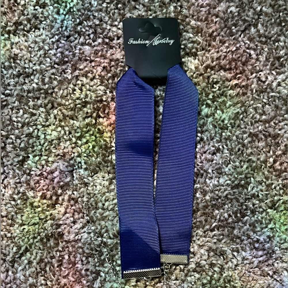 NWT Fashion Jewelry choker, blue Eiffel towers - Picture 2 of 4
